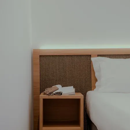 Niama Luxury * 纳夫普利翁